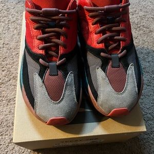adidas Yeezy Boost 700
Hi-Res Red